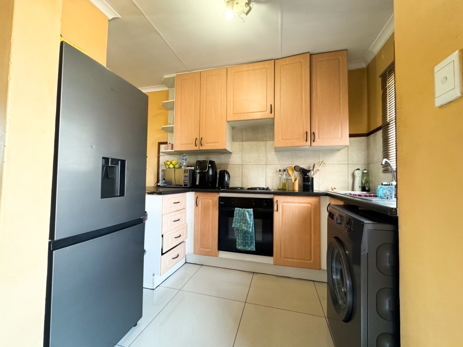 2 Bedroom Property for Sale in Die Hoewes Gauteng