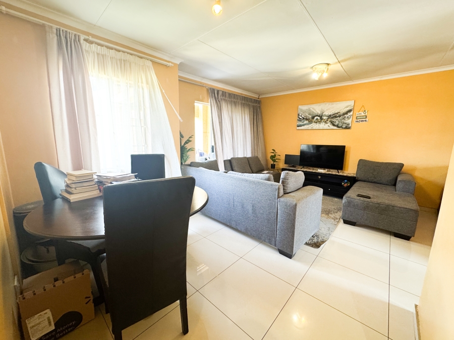 2 Bedroom Property for Sale in Die Hoewes Gauteng
