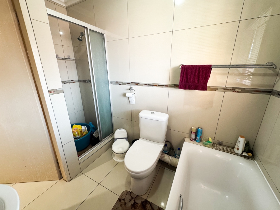 2 Bedroom Property for Sale in Die Hoewes Gauteng