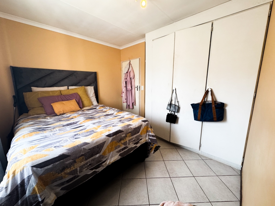 2 Bedroom Property for Sale in Die Hoewes Gauteng