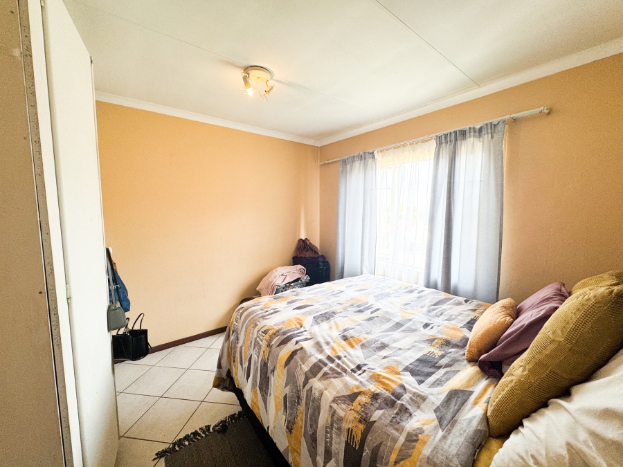 2 Bedroom Property for Sale in Die Hoewes Gauteng