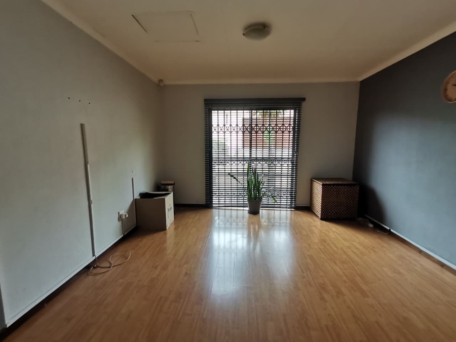 3 Bedroom Property for Sale in Oakdene Gauteng