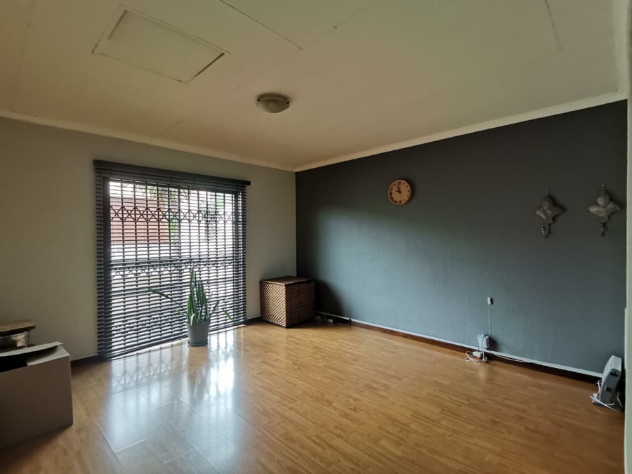 3 Bedroom Property for Sale in Oakdene Gauteng