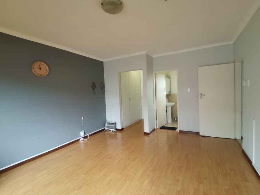 3 Bedroom Property for Sale in Oakdene Gauteng