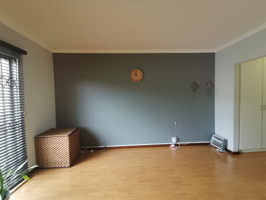 3 Bedroom Property for Sale in Oakdene Gauteng