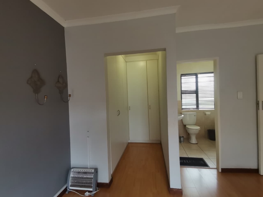 3 Bedroom Property for Sale in Oakdene Gauteng