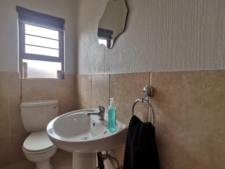 3 Bedroom Property for Sale in Oakdene Gauteng