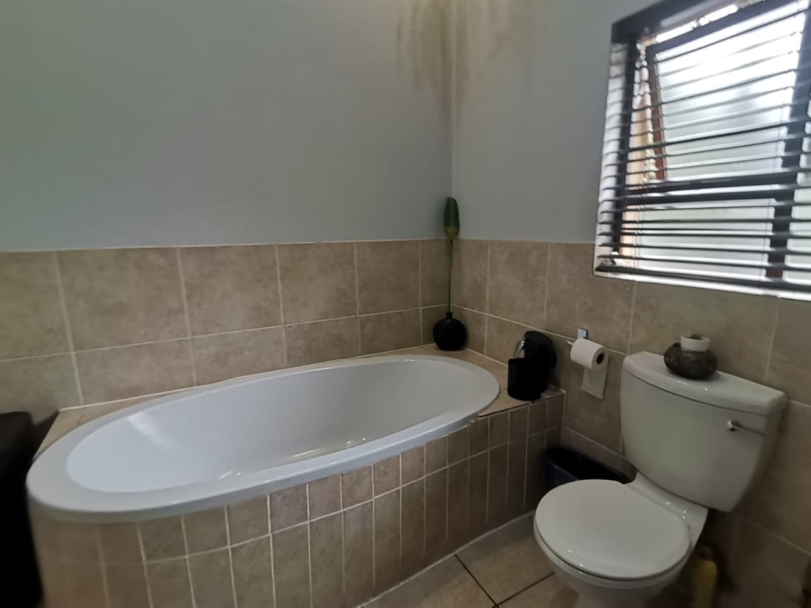 3 Bedroom Property for Sale in Oakdene Gauteng