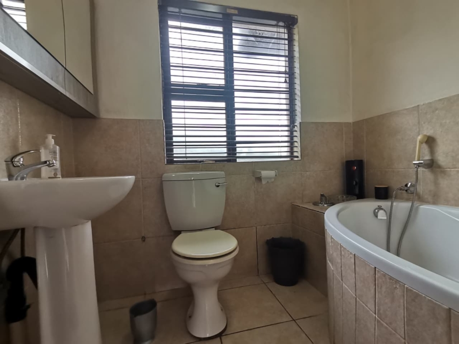 3 Bedroom Property for Sale in Oakdene Gauteng