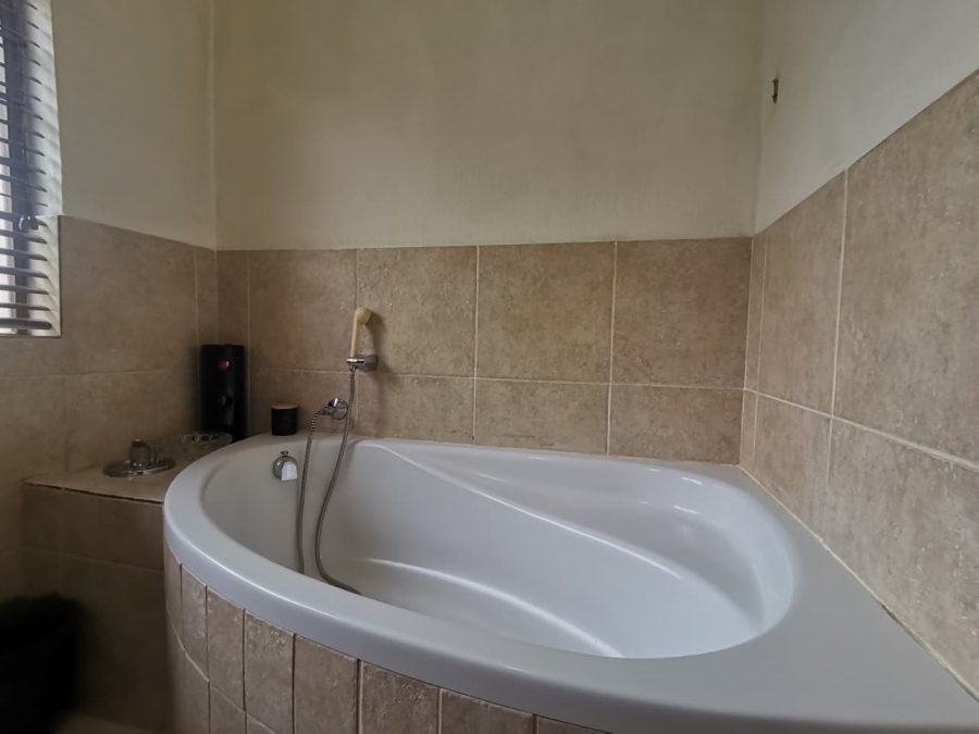 3 Bedroom Property for Sale in Oakdene Gauteng