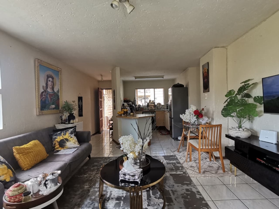 2 Bedroom Property for Sale in Ridgeway Gauteng