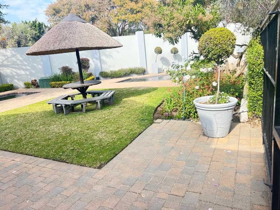 To Let 2 Bedroom Property for Rent in Magaliessig Gauteng