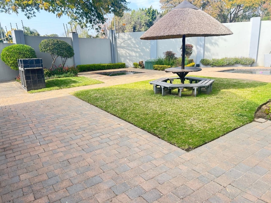 To Let 2 Bedroom Property for Rent in Magaliessig Gauteng