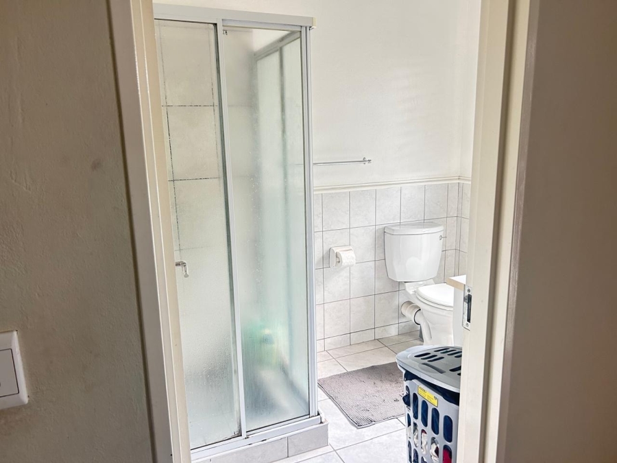 To Let 2 Bedroom Property for Rent in Magaliessig Gauteng