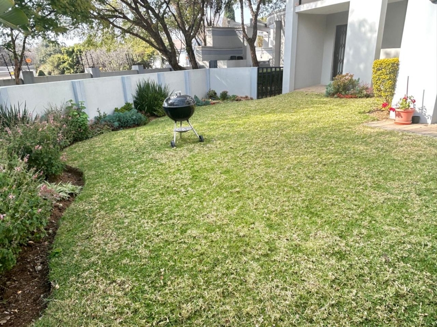 To Let 2 Bedroom Property for Rent in Magaliessig Gauteng