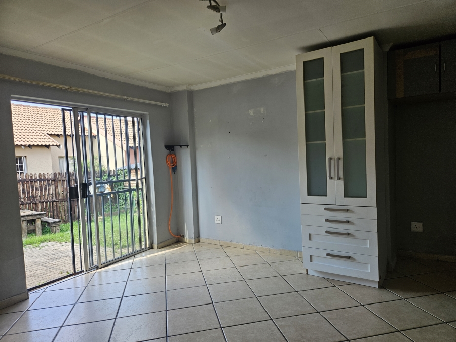 2 Bedroom Property for Sale in Illiondale Gauteng
