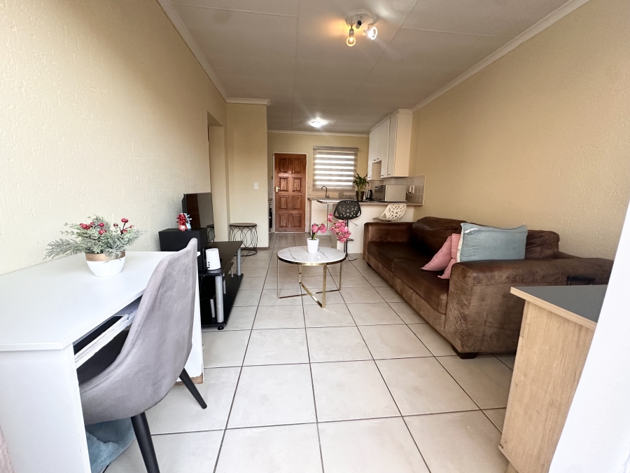 To Let 2 Bedroom Property for Rent in Heuwelsig Estate Gauteng