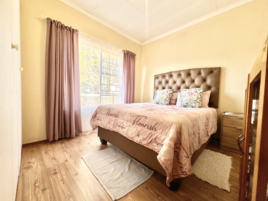 To Let 2 Bedroom Property for Rent in Heuwelsig Estate Gauteng