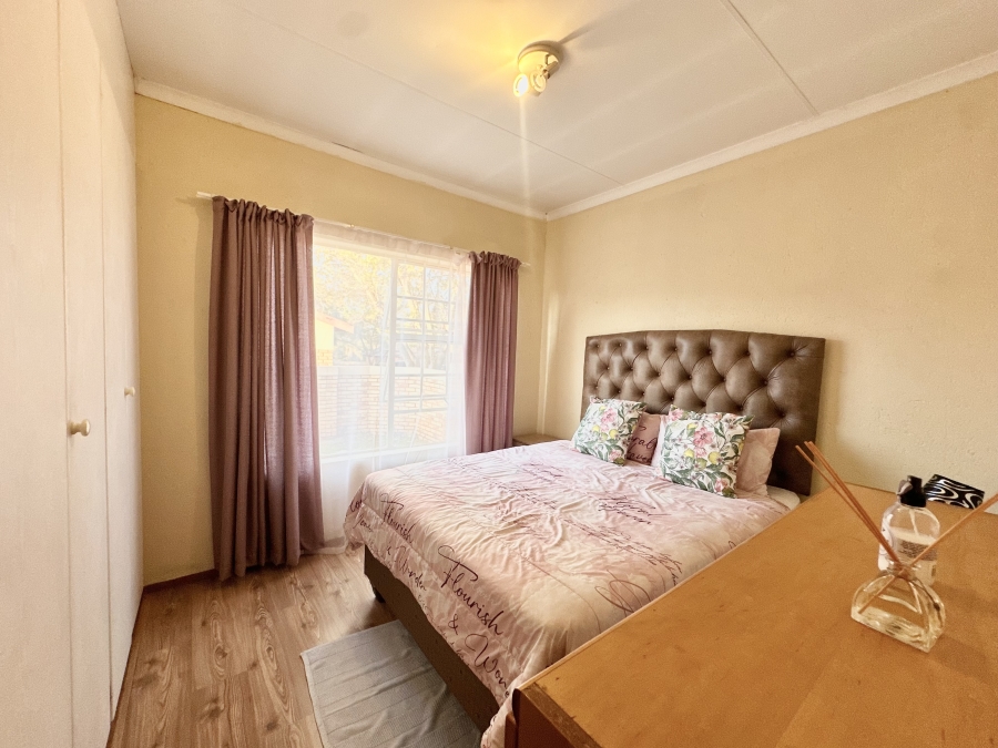 To Let 2 Bedroom Property for Rent in Heuwelsig Estate Gauteng
