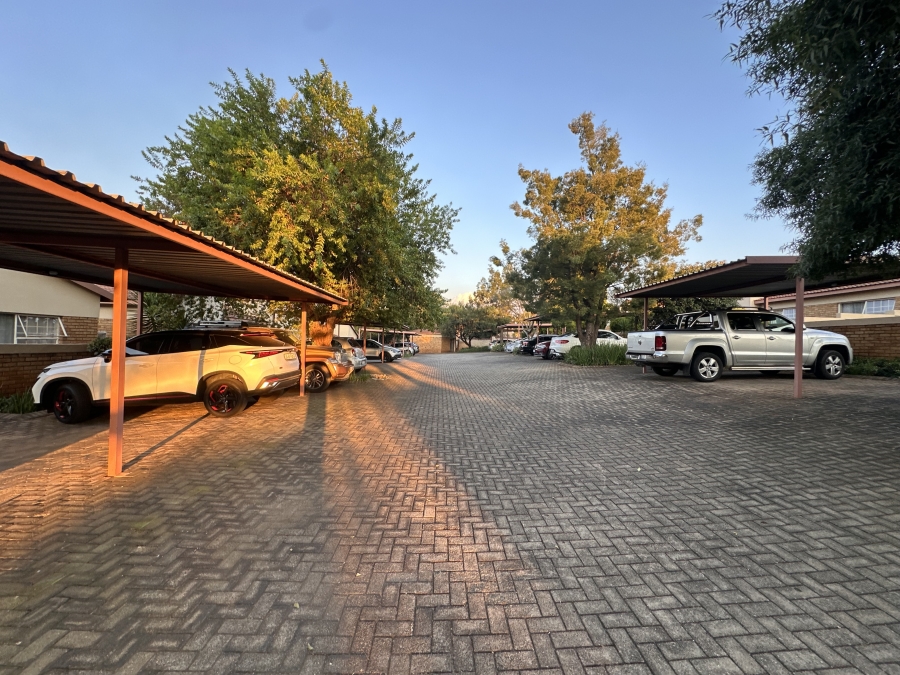 To Let 2 Bedroom Property for Rent in Heuwelsig Estate Gauteng
