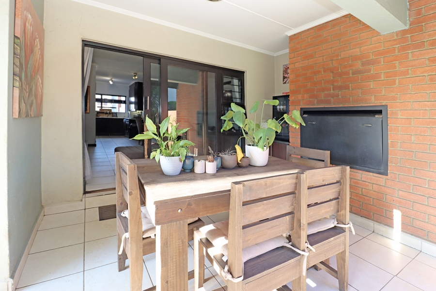 To Let 2 Bedroom Property for Rent in Greenstone Hill Gauteng