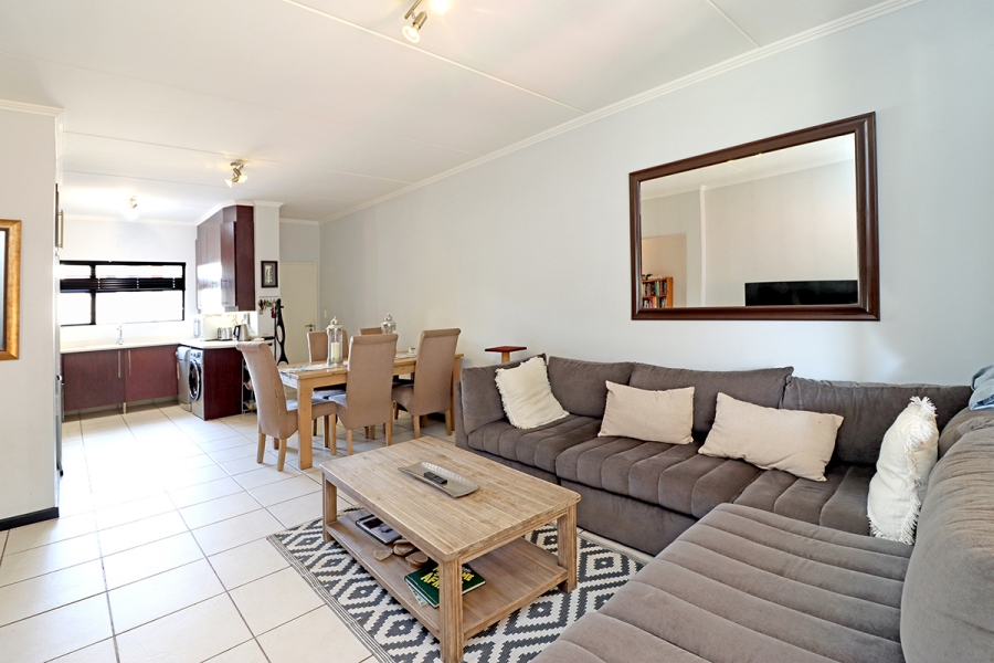 To Let 2 Bedroom Property for Rent in Greenstone Hill Gauteng