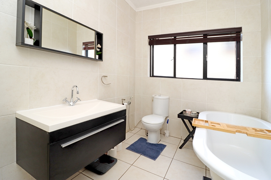 To Let 2 Bedroom Property for Rent in Greenstone Hill Gauteng