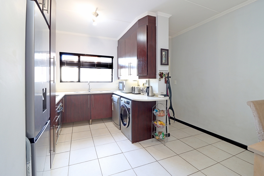 To Let 2 Bedroom Property for Rent in Greenstone Hill Gauteng