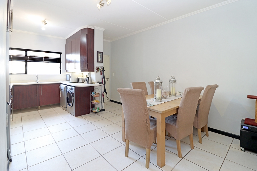 To Let 2 Bedroom Property for Rent in Greenstone Hill Gauteng