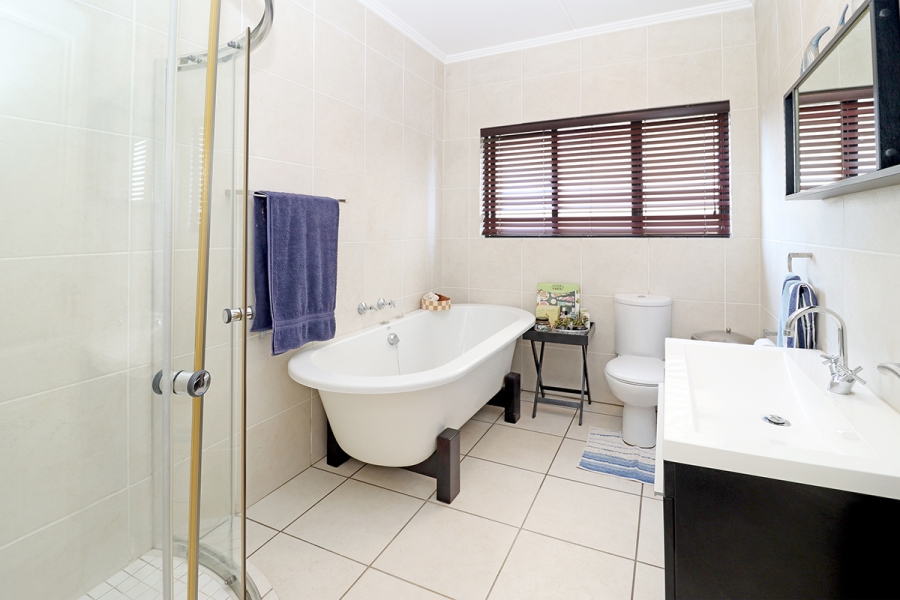 To Let 2 Bedroom Property for Rent in Greenstone Hill Gauteng