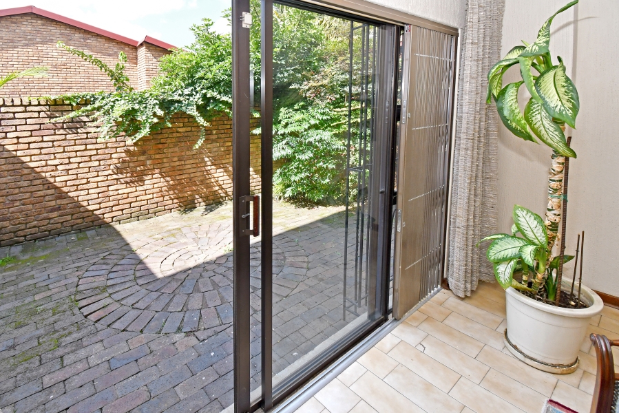 2 Bedroom Property for Sale in Illovo Gauteng