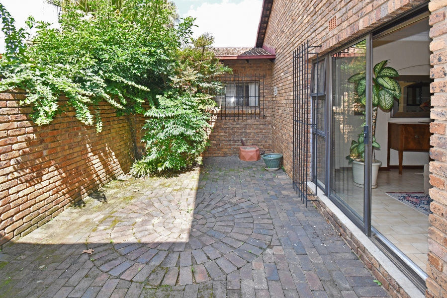 2 Bedroom Property for Sale in Illovo Gauteng