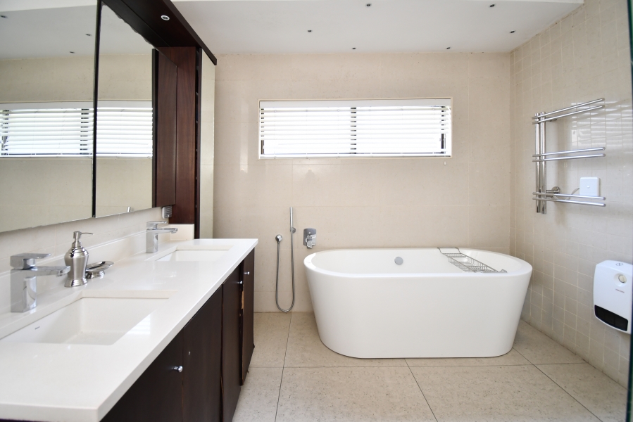 2 Bedroom Property for Sale in Illovo Gauteng