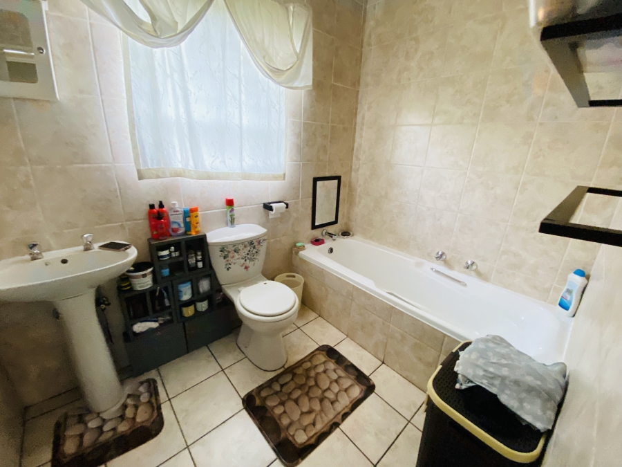 3 Bedroom Property for Sale in Alberante Gauteng