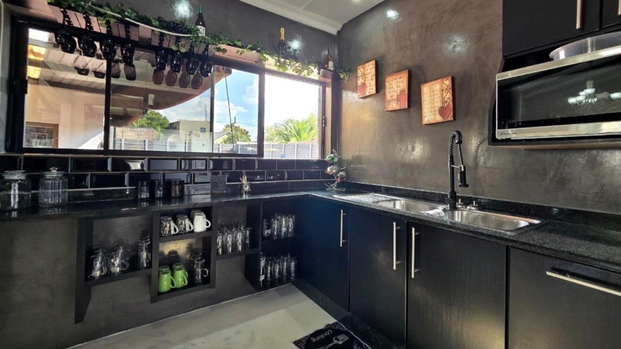5 Bedroom Property for Sale in Raceview Gauteng