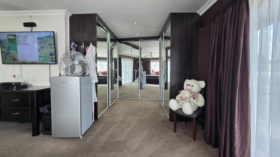 5 Bedroom Property for Sale in Raceview Gauteng