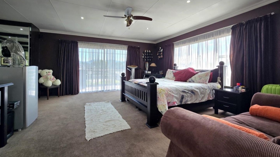 5 Bedroom Property for Sale in Raceview Gauteng