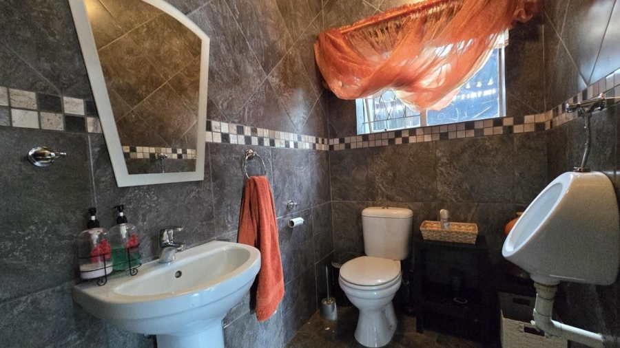 5 Bedroom Property for Sale in Raceview Gauteng