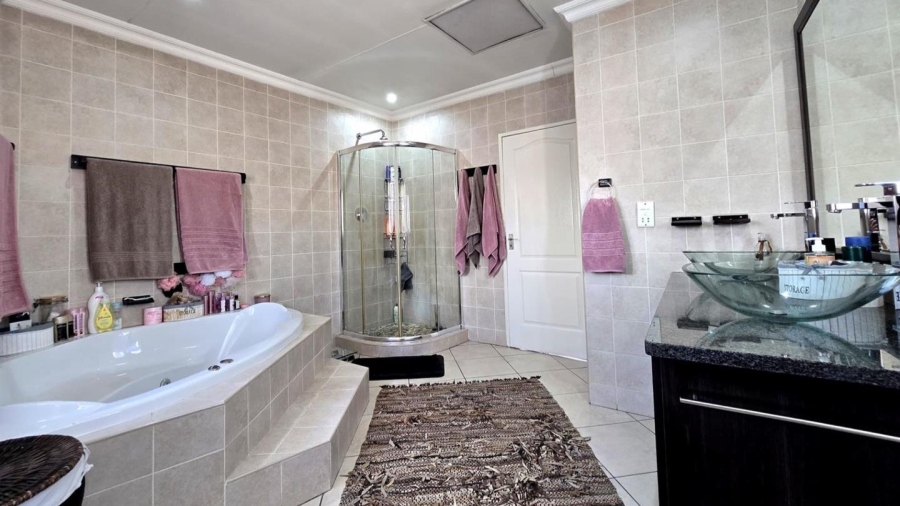 5 Bedroom Property for Sale in Raceview Gauteng