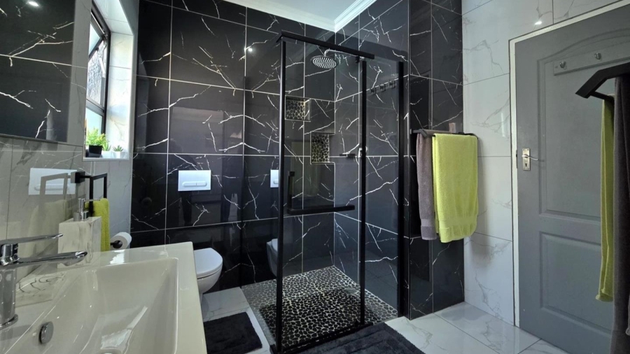 5 Bedroom Property for Sale in Raceview Gauteng