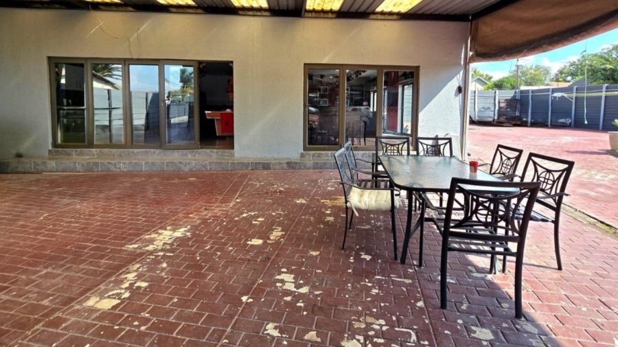 5 Bedroom Property for Sale in Raceview Gauteng