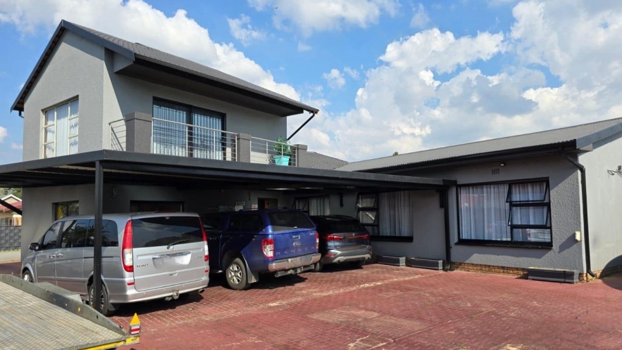 5 Bedroom Property for Sale in Raceview Gauteng