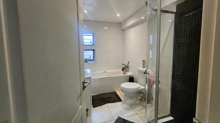 2 Bedroom Property for Sale in Bassonia Gauteng