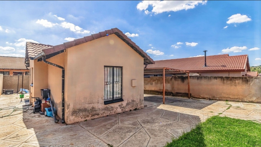 2 Bedroom Property for Sale in Meredale Gauteng