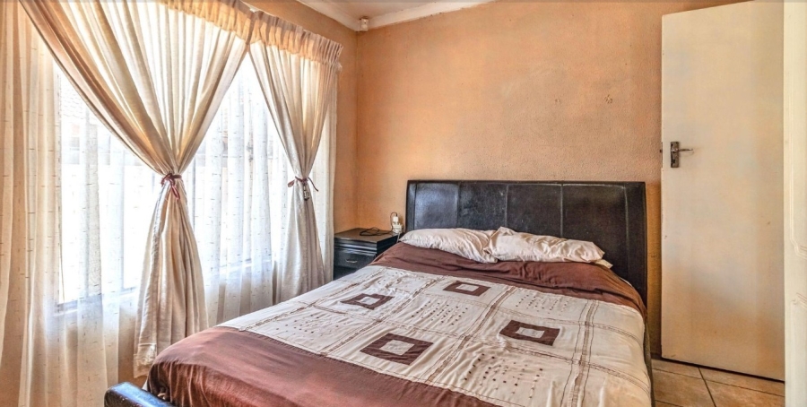 2 Bedroom Property for Sale in Meredale Gauteng