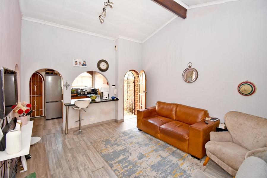 2 Bedroom Property for Sale in Corlett Gardens Gauteng