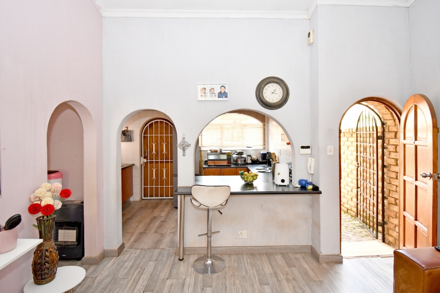 2 Bedroom Property for Sale in Corlett Gardens Gauteng
