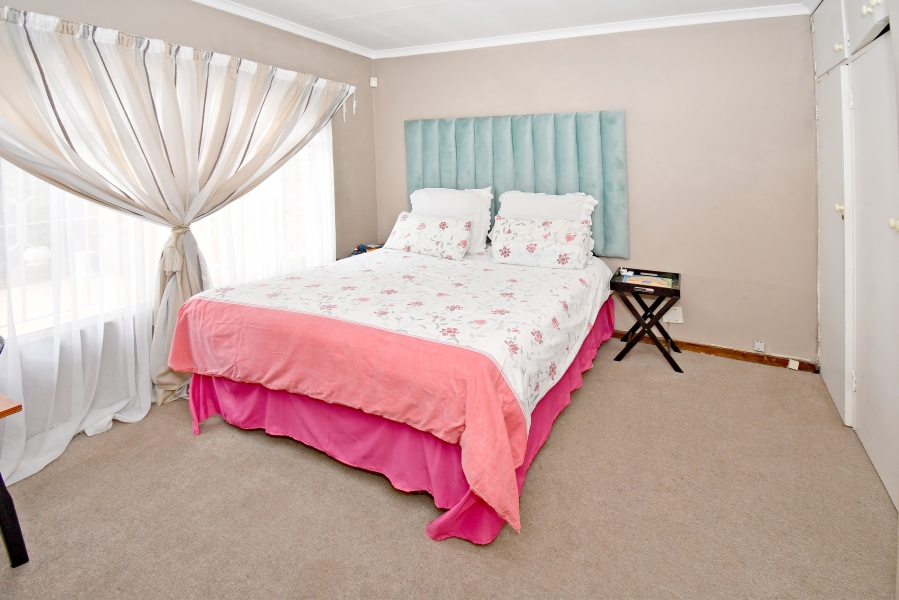 2 Bedroom Property for Sale in Corlett Gardens Gauteng