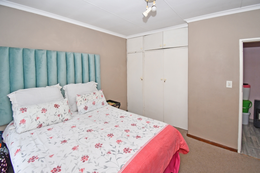 2 Bedroom Property for Sale in Corlett Gardens Gauteng