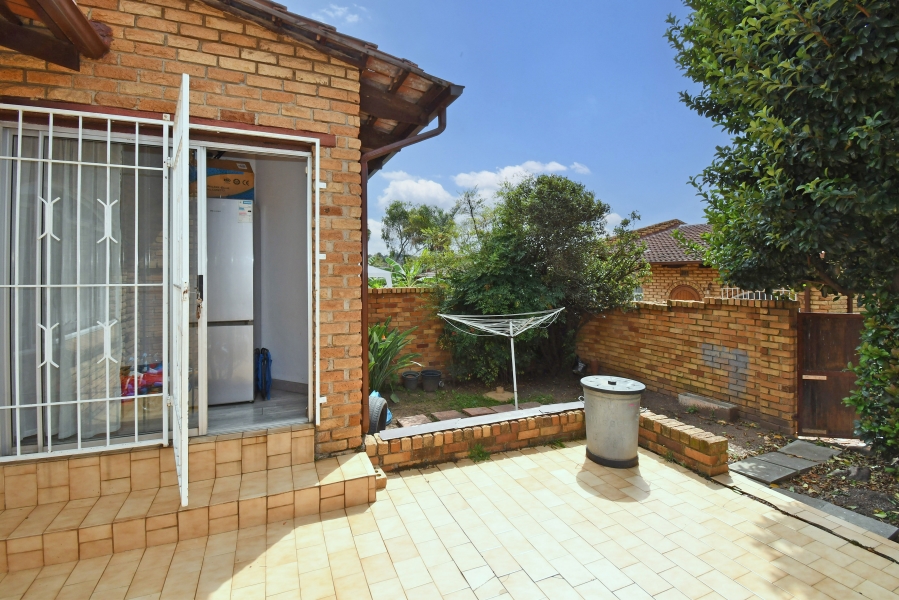 2 Bedroom Property for Sale in Corlett Gardens Gauteng